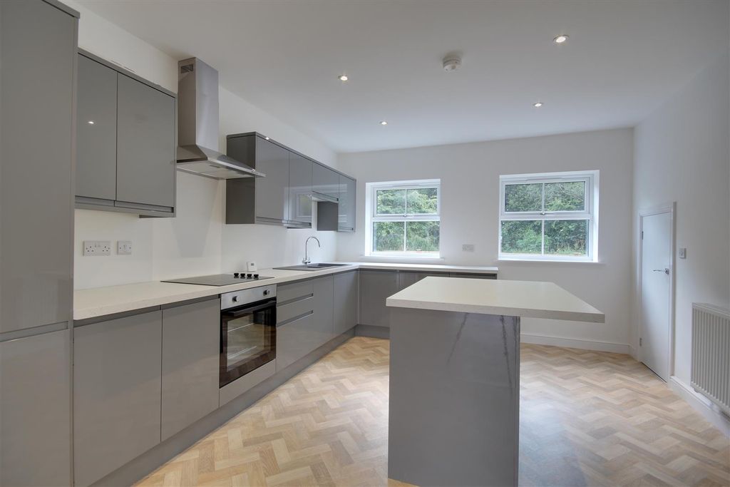 Property photo 2 of 13 Kitchen