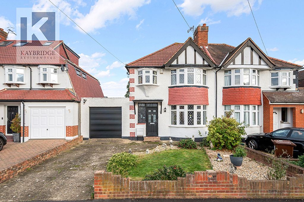 Property photo 1 of 13 Walsingham Gardens, Epsom - Kt19 0LX