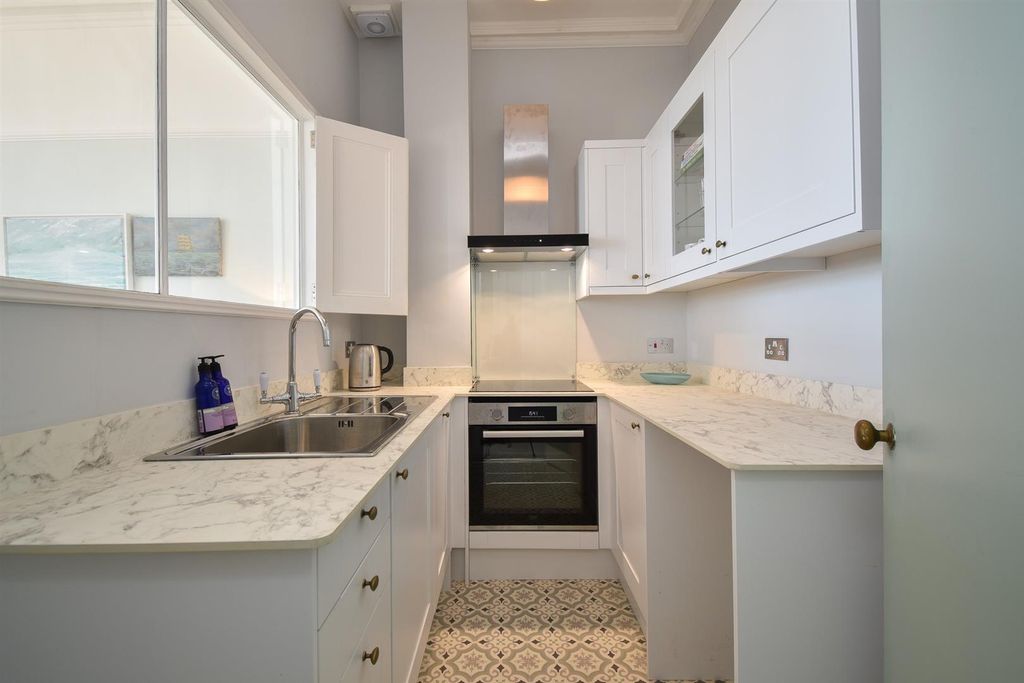 Property photo 3 of 20 Kitchen