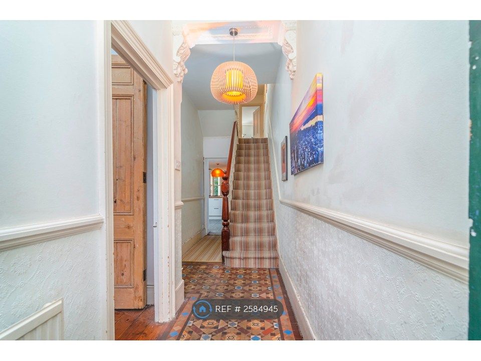 Property photo 2 of 14 Hallway