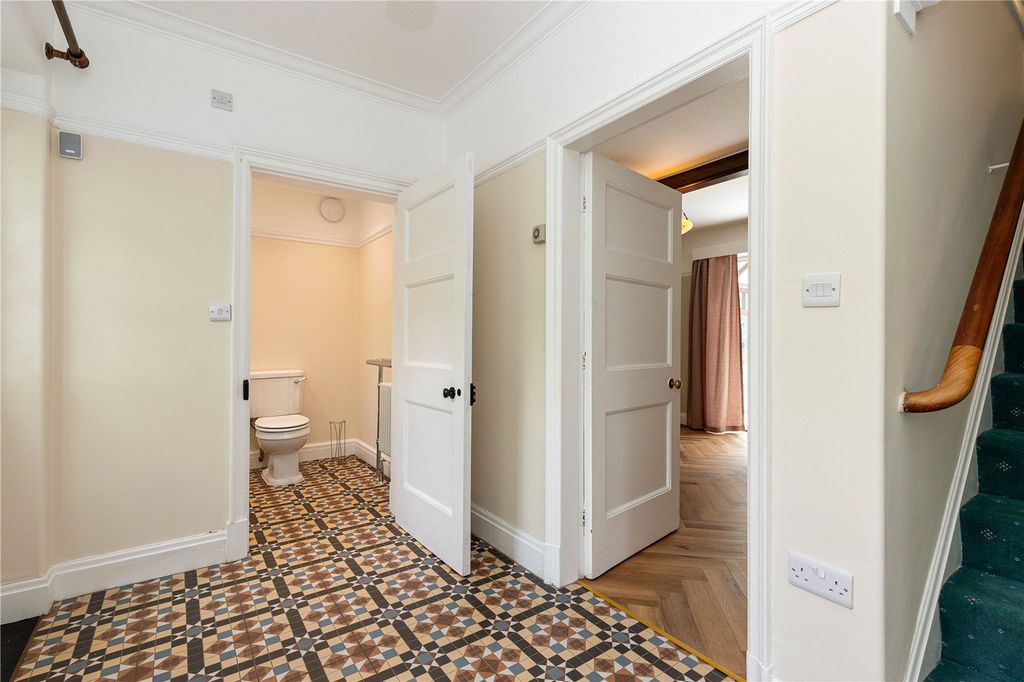 Property photo 3 of 24 Entrance Hall