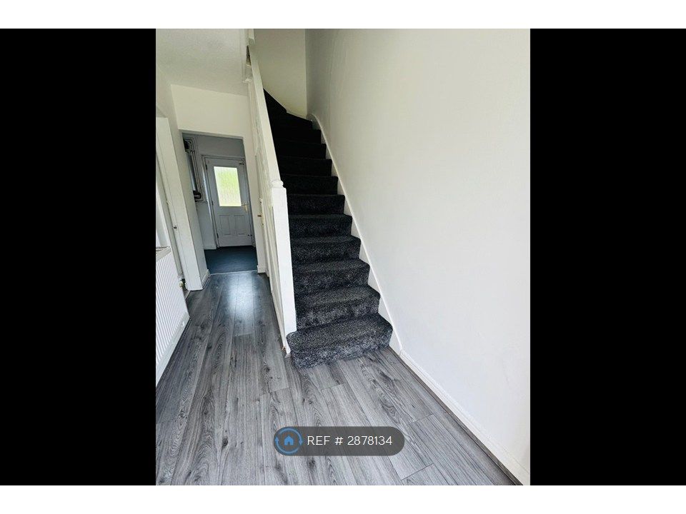 Property photo 2 of 13 Hallway