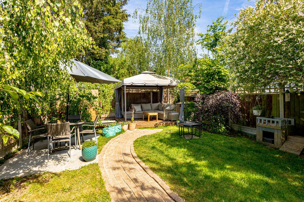 Property photo 2 of 20