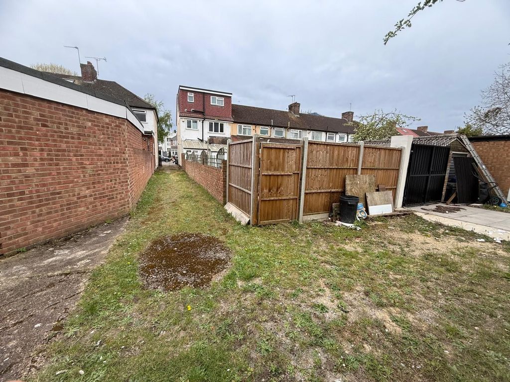 Property photo 2 of 26