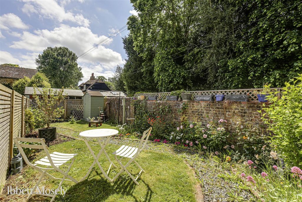 Property photo 2 of 7 14 Garden.Jpg