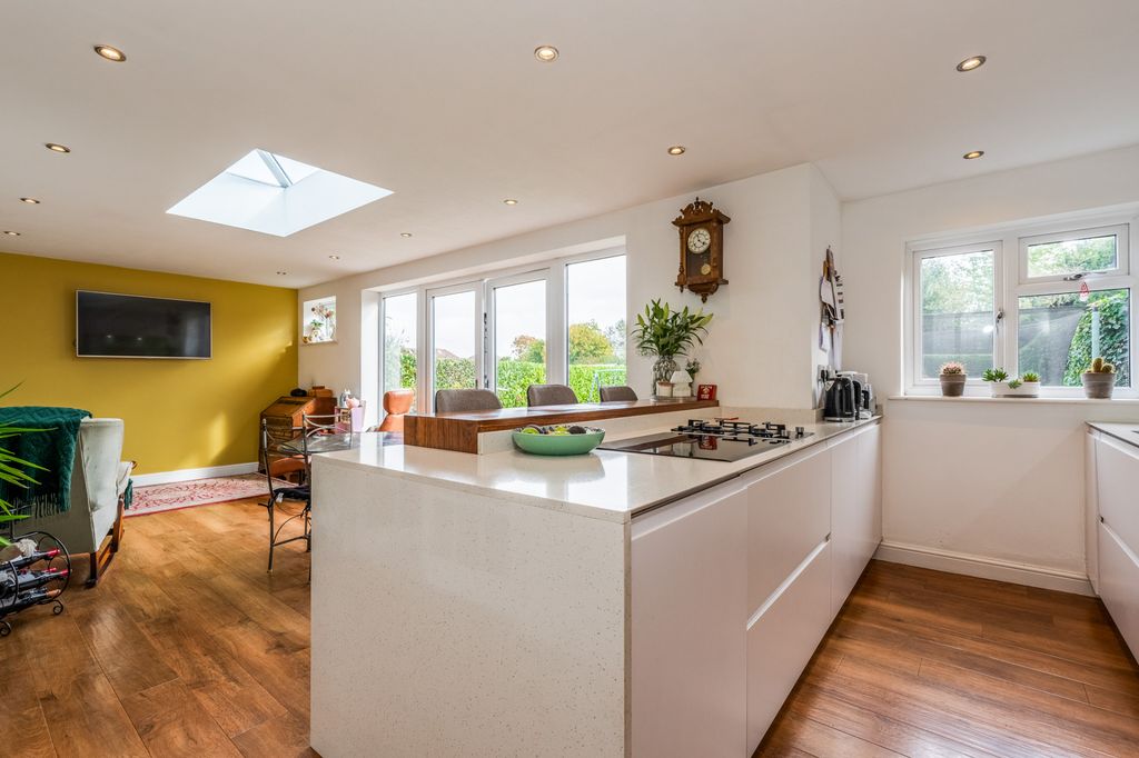 Property photo 3 of 33