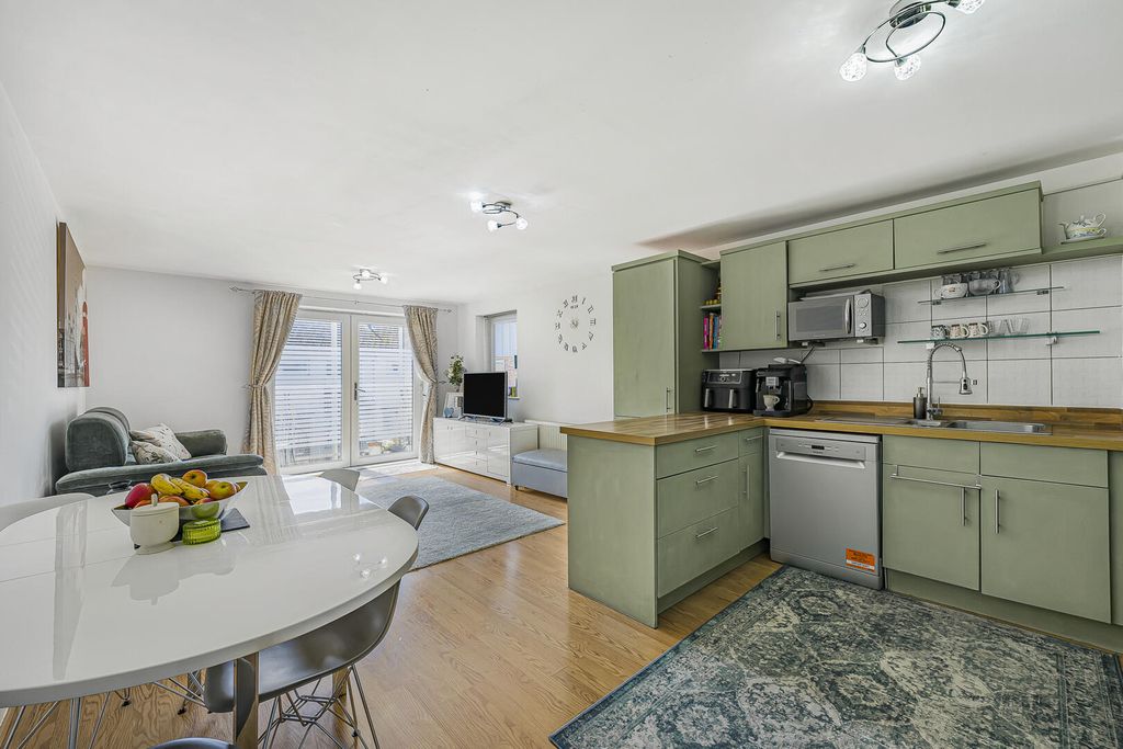 Property photo 3 of 16 Kitchen