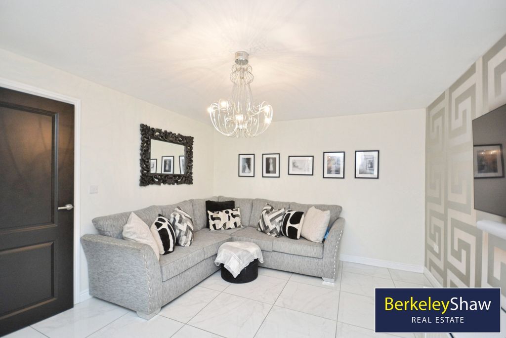 Property photo 3 of 20 Living Room