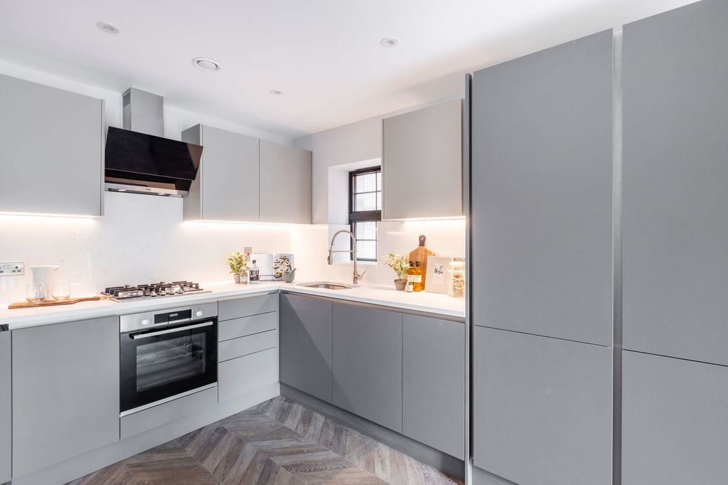 Property photo 3 of 24