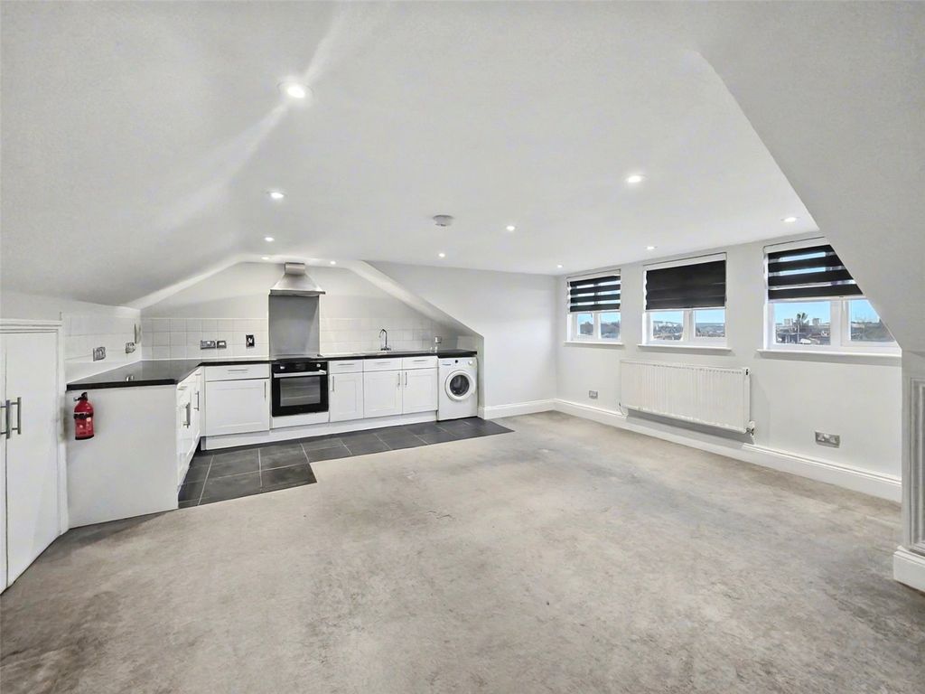 Property photo 2 of 8 Picture No. 06