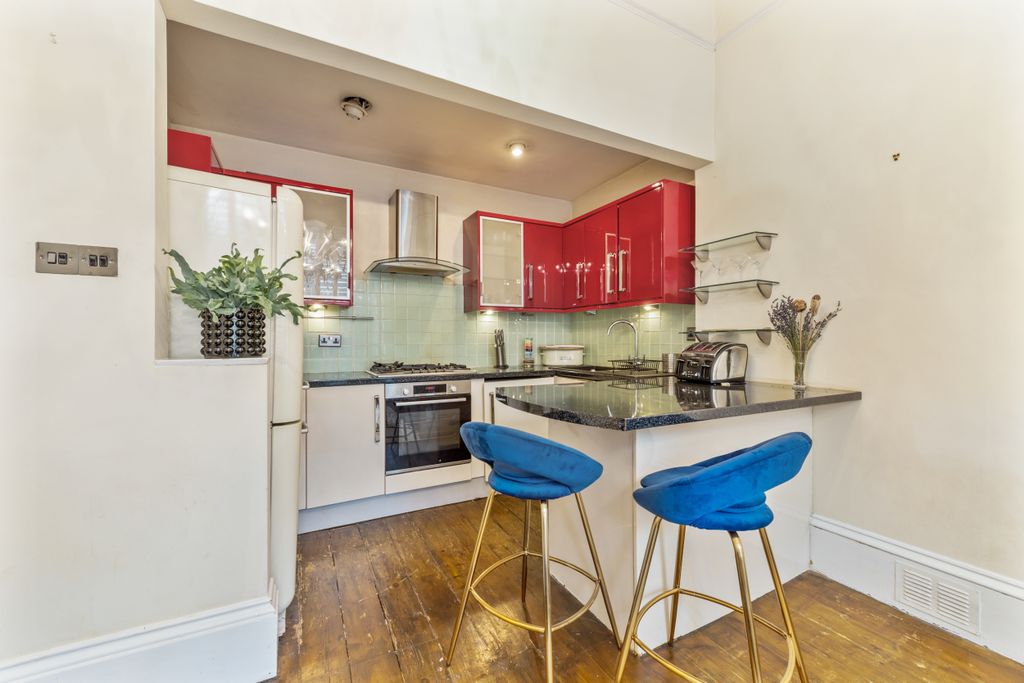 Property photo 3 of 10 Kitchen