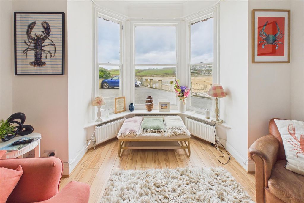 Property photo 3 of 19 Bay Window With View