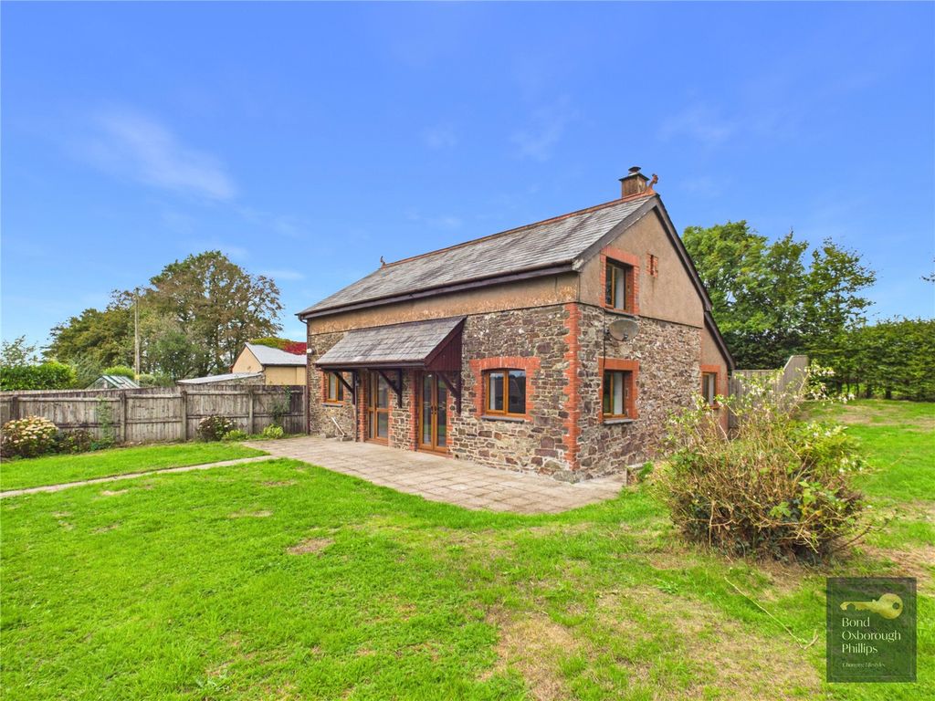 Property photo 2 of 28 Picture No. 33