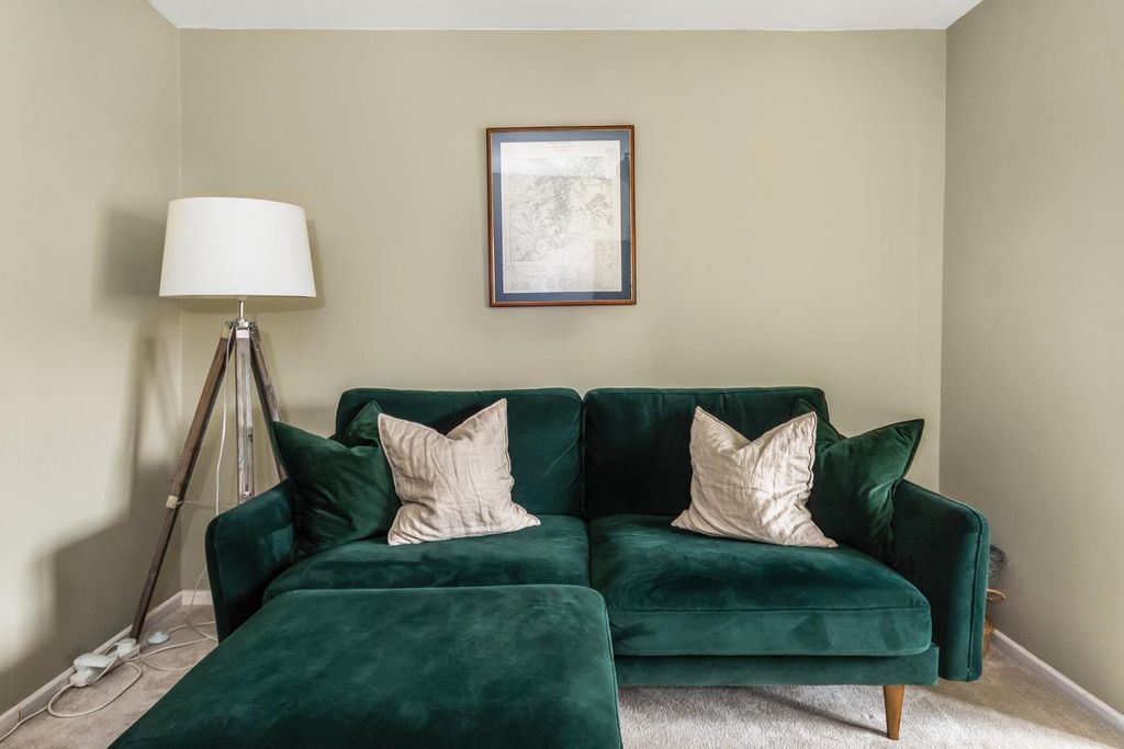 Property photo 3 of 15 40 Bielby Close12.Jpg