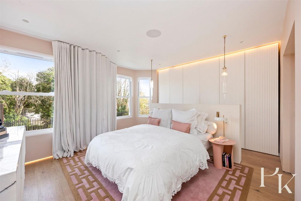 Property photo 3 of 41 Bedroom