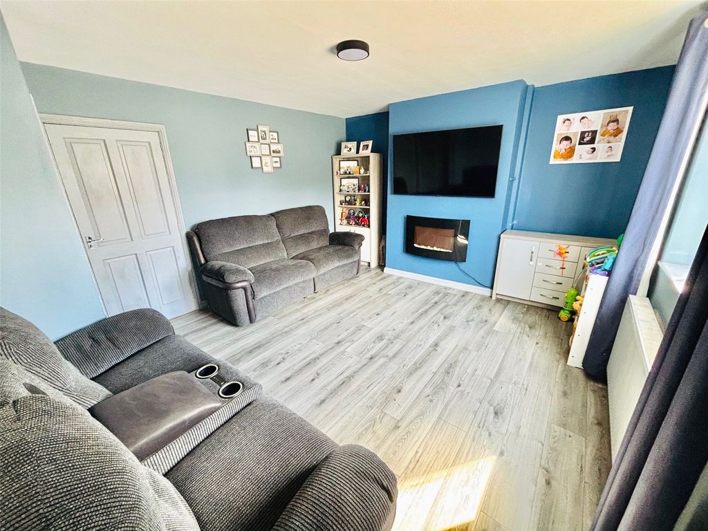 Property photo 2 of 13 Picture No. 16