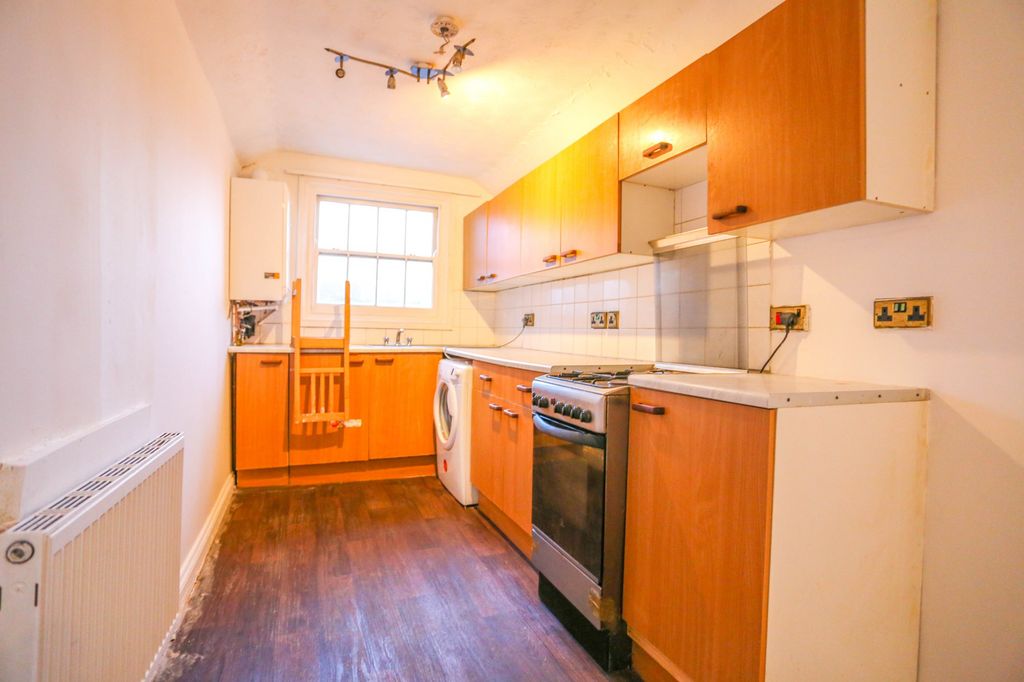 Property photo 3 of 6