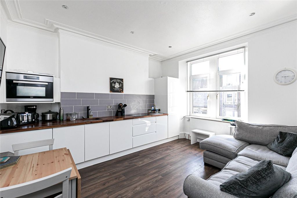 Property photo 2 of 9 Photo 2