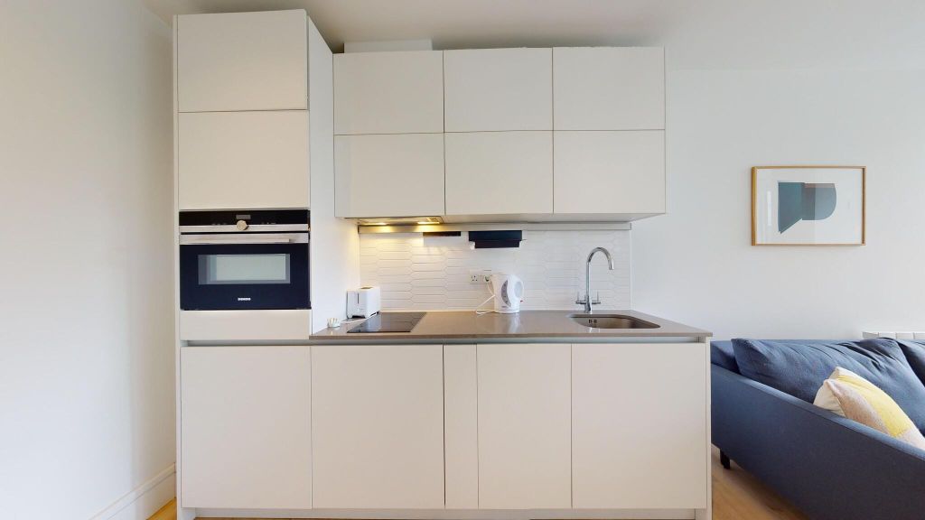Property photo 2 of 18 Kitchen