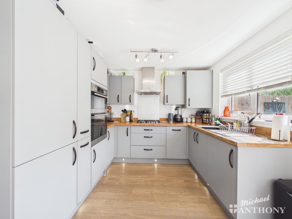 Property photo 3 of 15 Cam02773G0-Pr0426-Still007