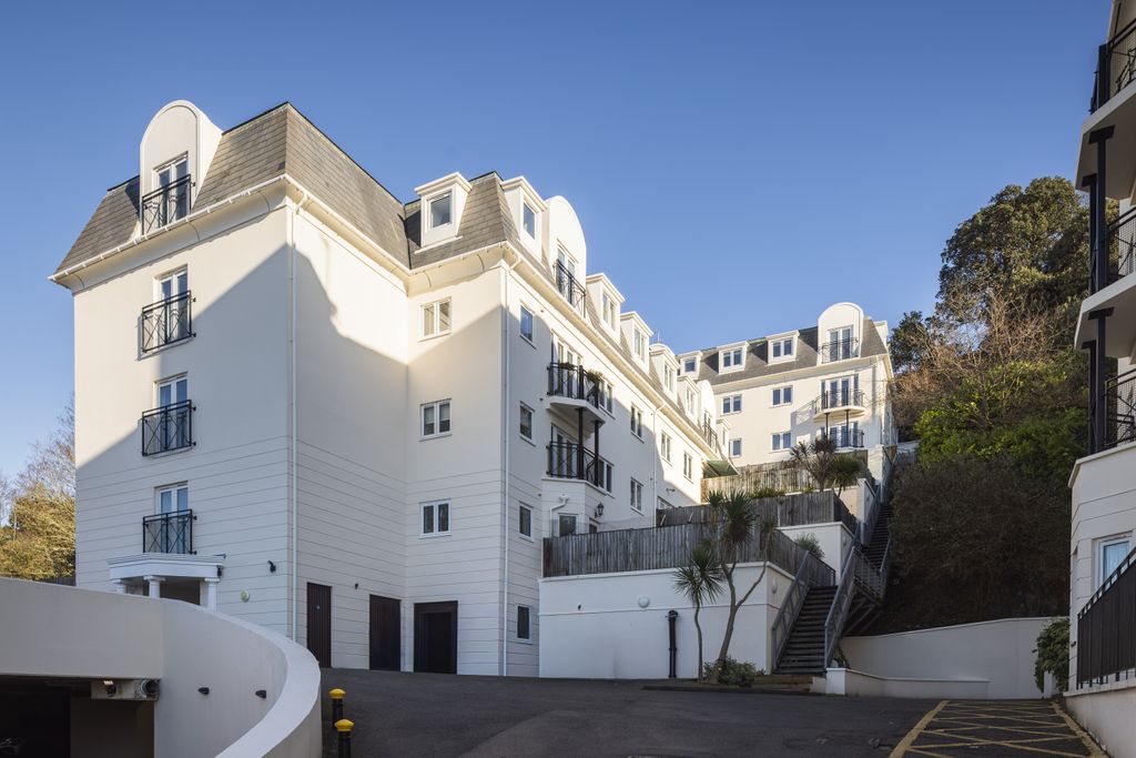 Property photo 1 of 20