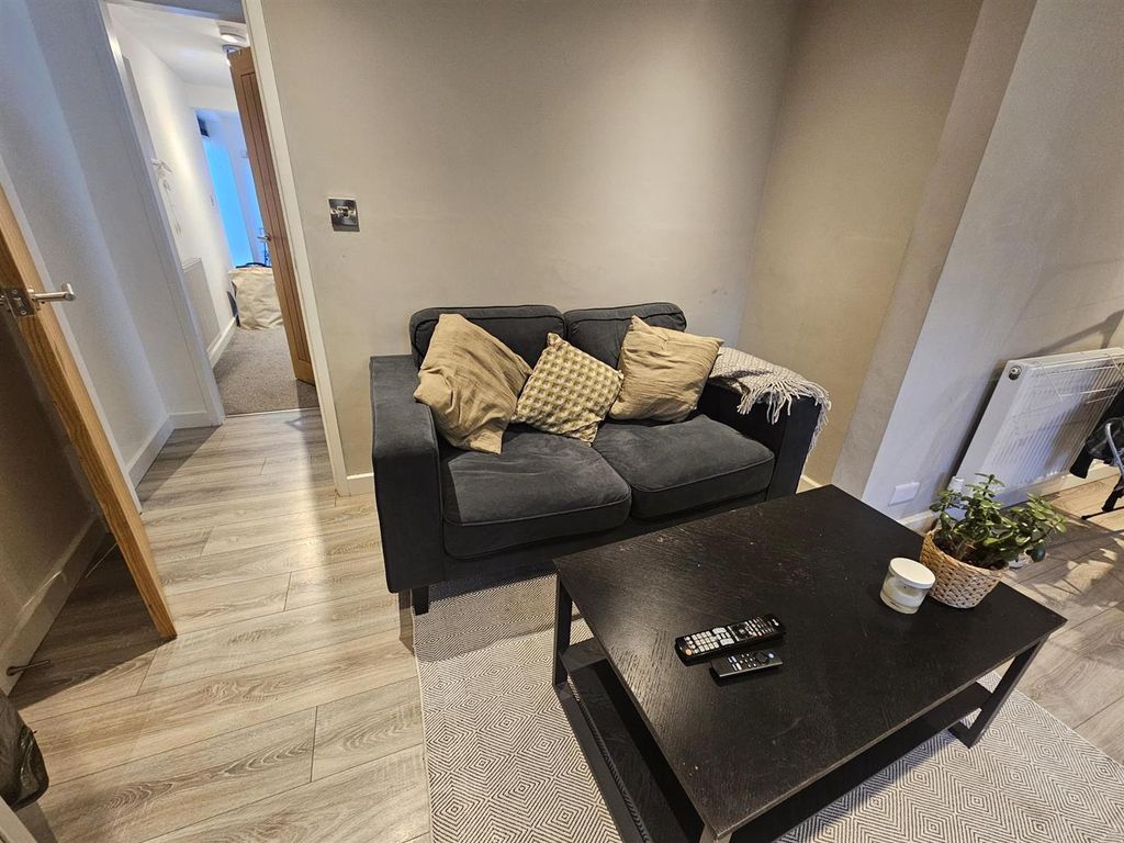 Property photo 3 of 9 1000051188.Jpg