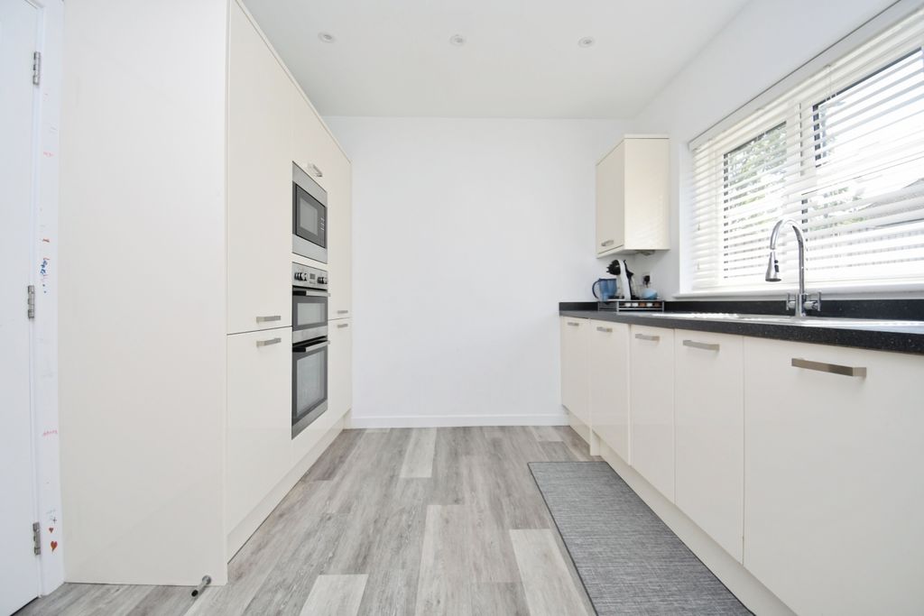 Property photo 3 of 20 c24B9E56-2
