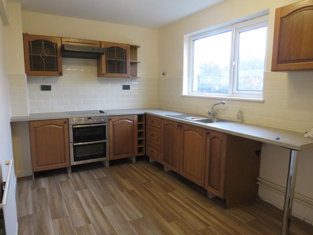 Property photo 2 of 7 Kitchen