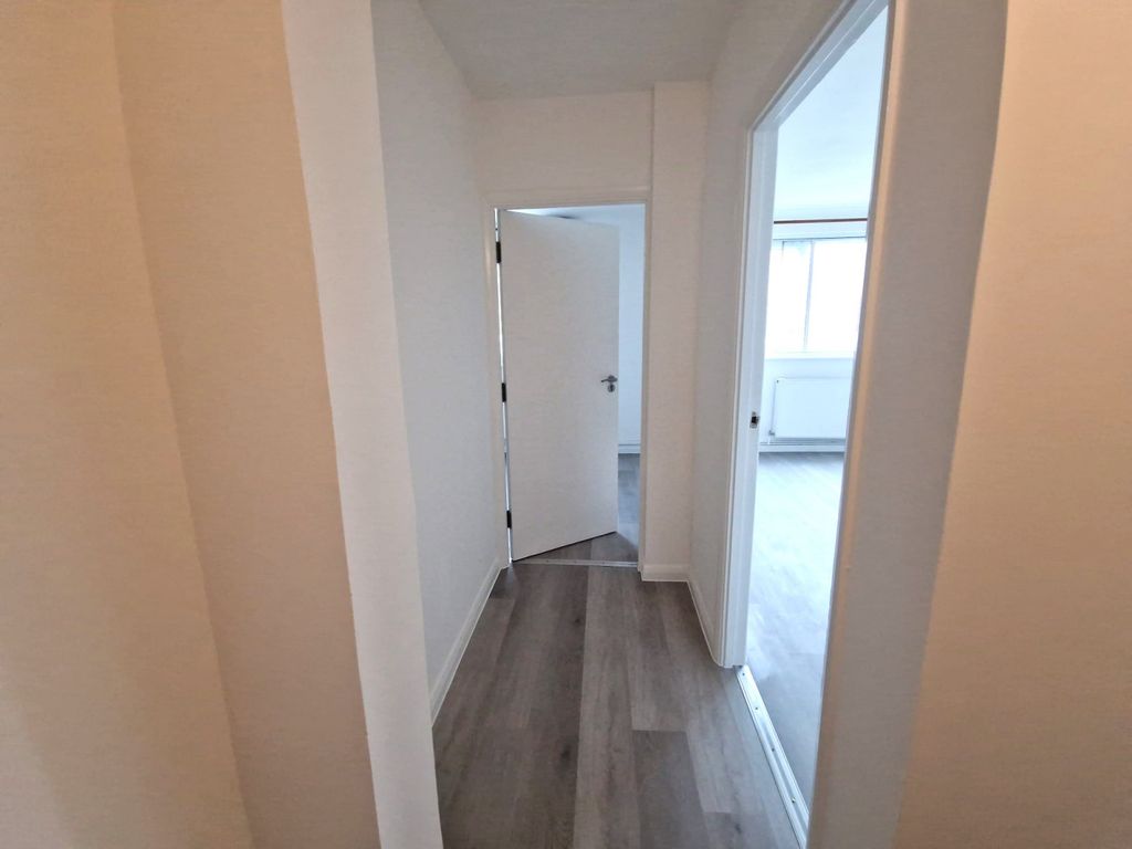 Property photo 2 of 7 Gallery