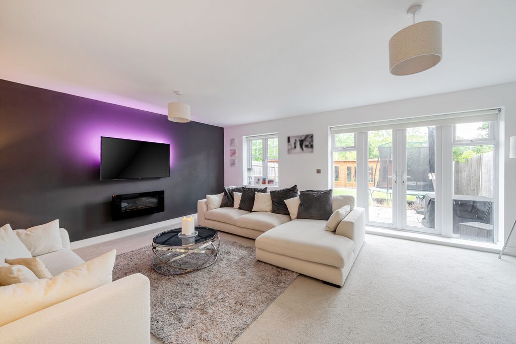 Property photo 3 of 19 1463586-12-6A071d...