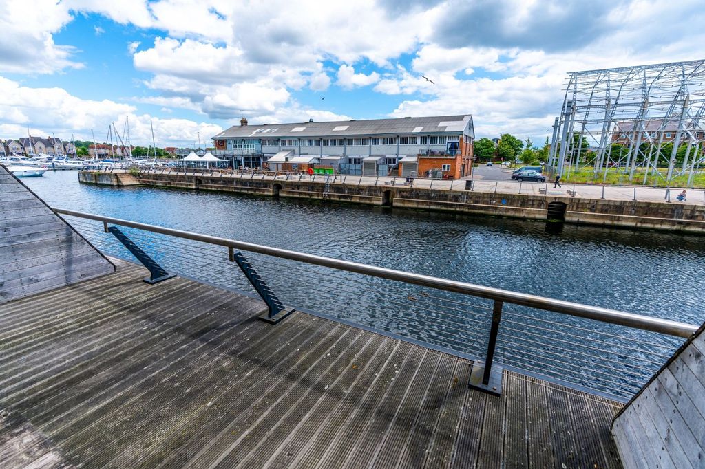 Property photo 2 of 6