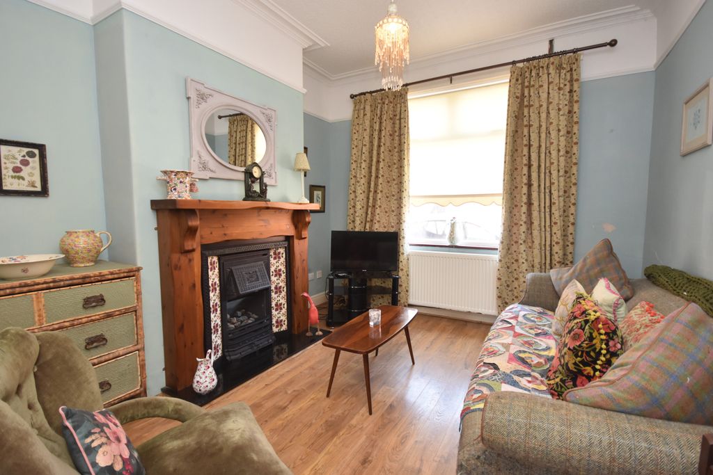 Property photo 2 of 17