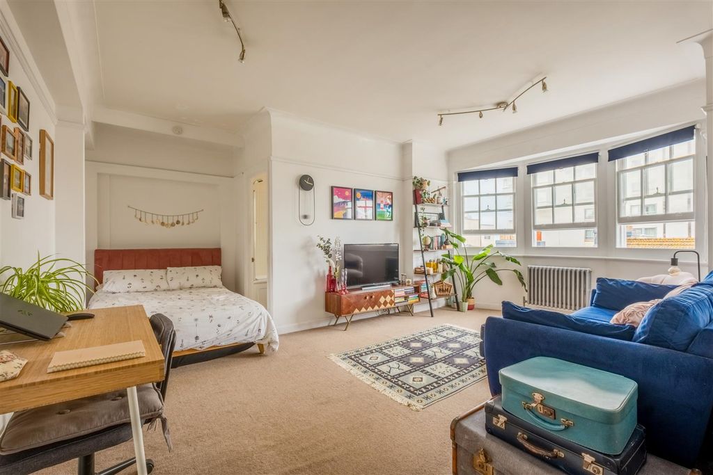 Property photo 2 of 13 33 Astra House-5.Jpg