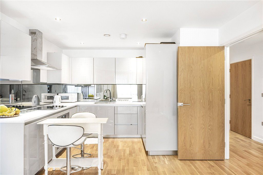 Property photo 3 of 14 Kitchen