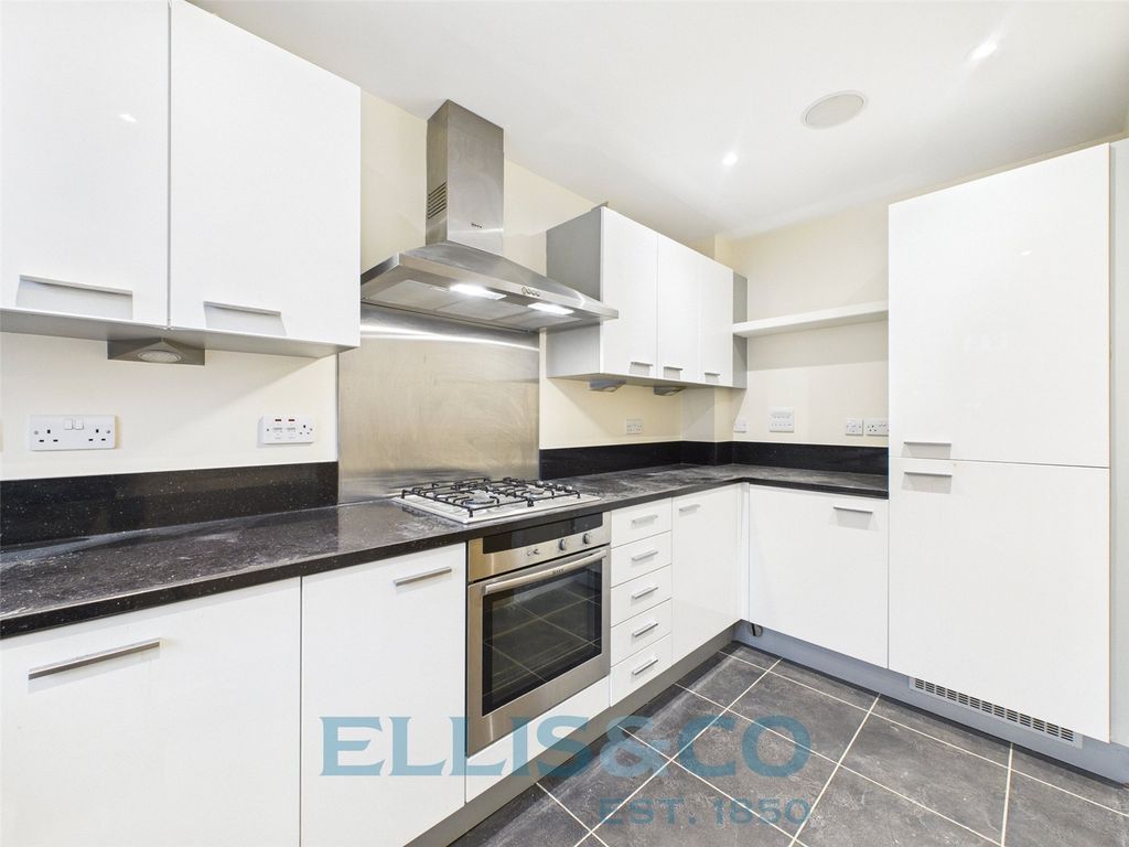 Property photo 2 of 17 Picture No. 16