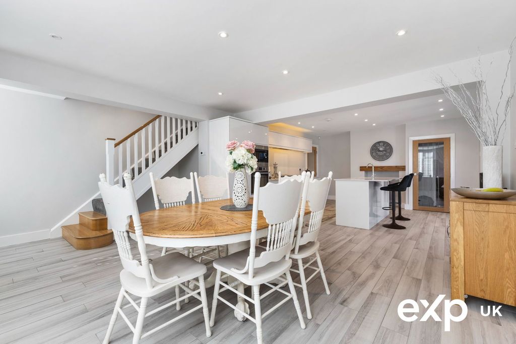 Property photo 3 of 31