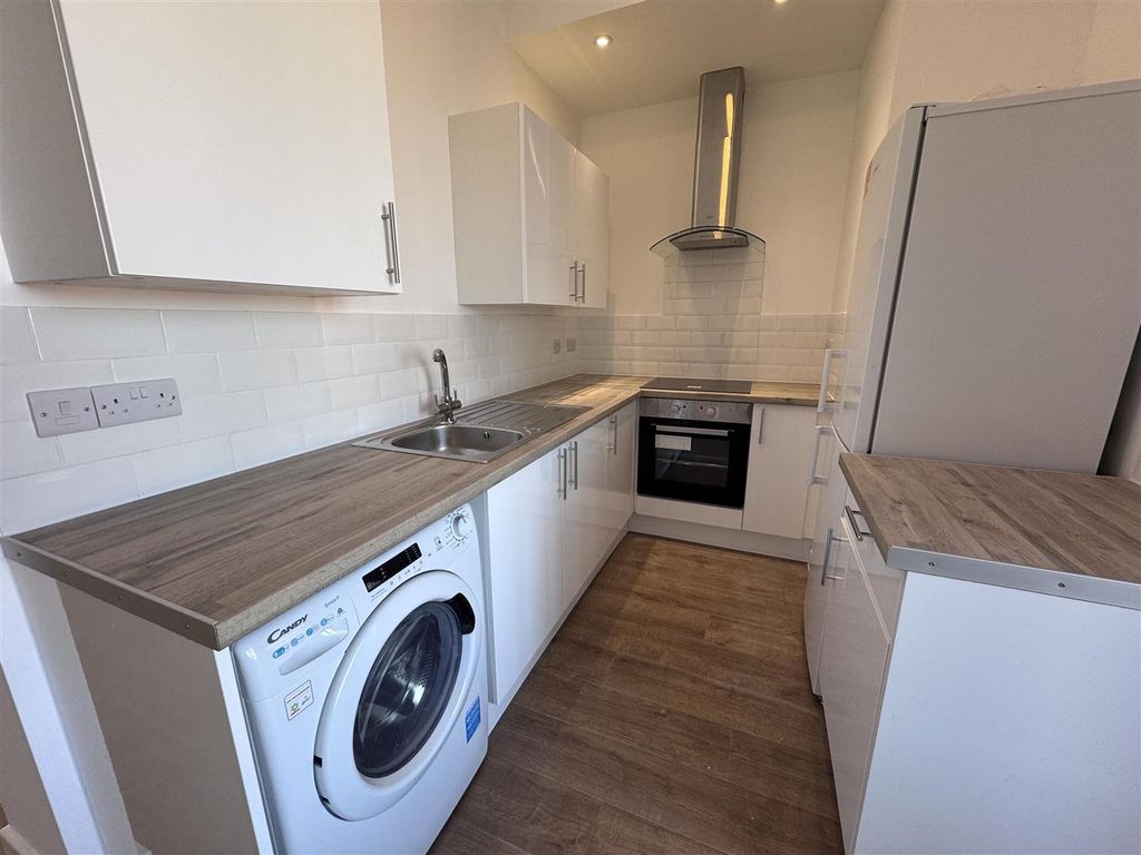 Property photo 2 of 7 Kitchen