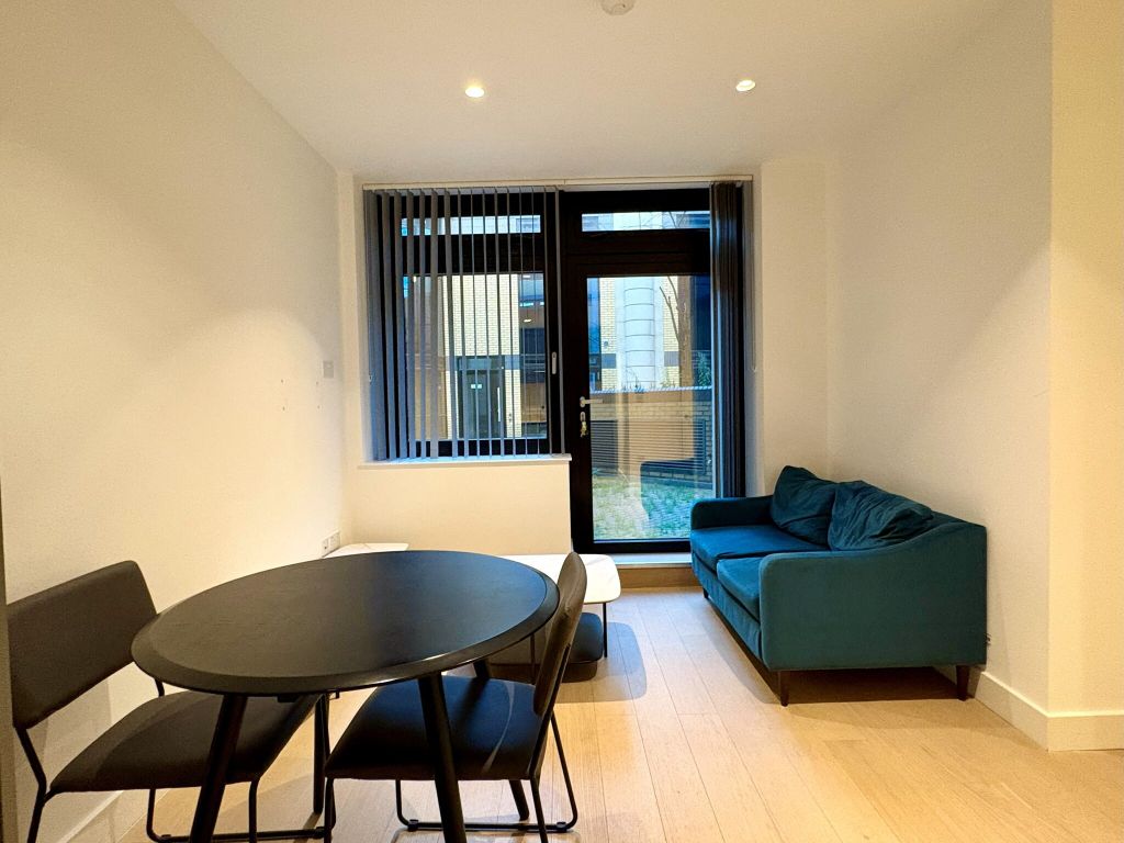 Property photo 1 of 11 Living Room