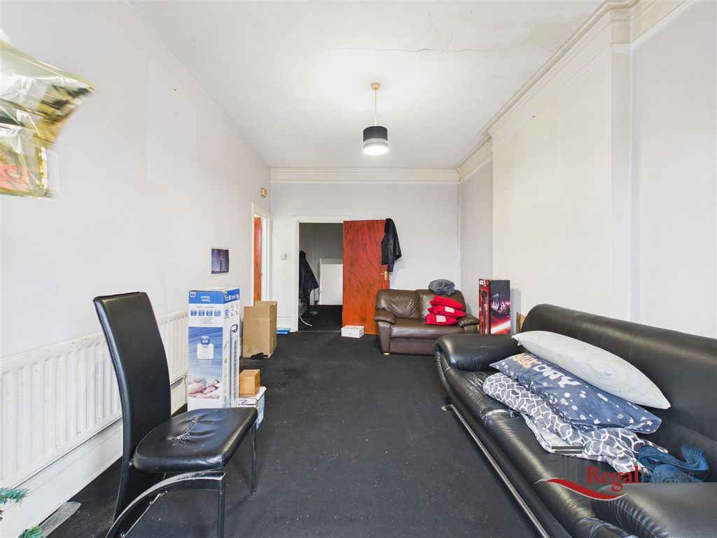 Property photo 3 of 9 Cam02489G0-Pr0256-Still006.Jpg