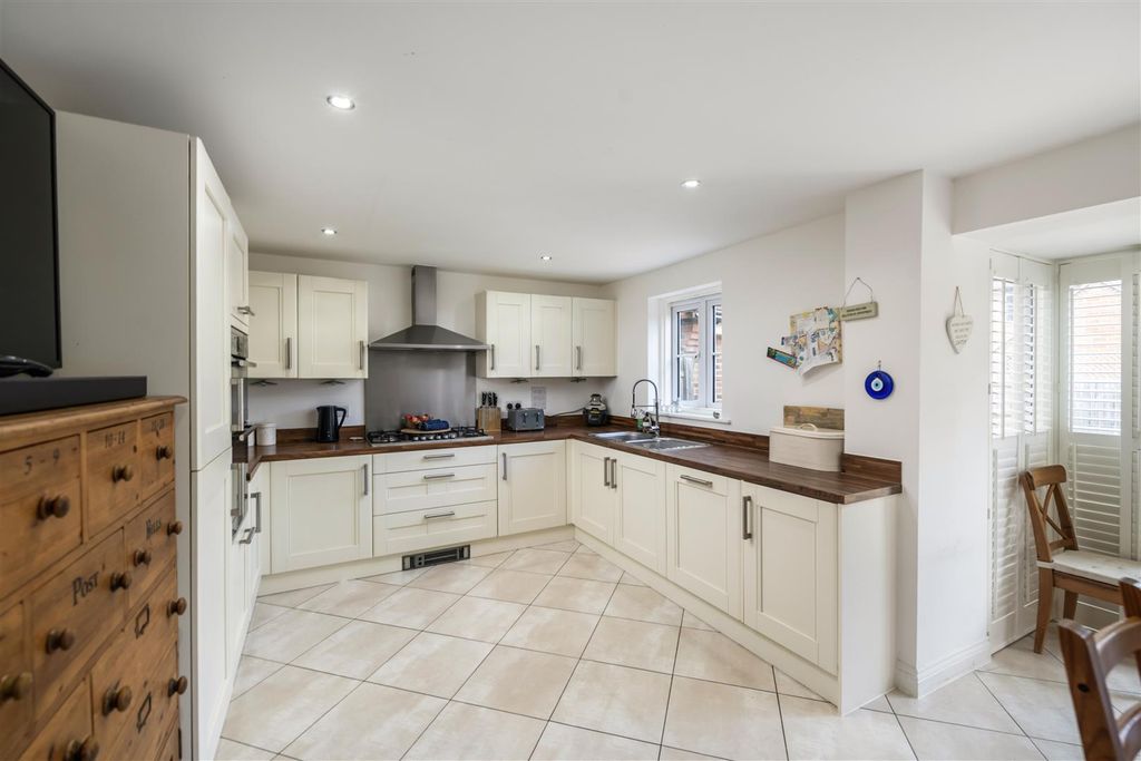 Property photo 3 of 17 3 Chalkfield Internals8 - Copy.Jpg