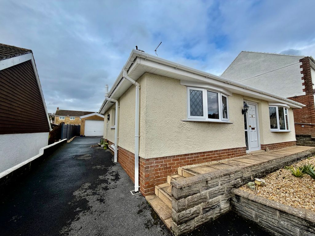 Property photo 2 of 32