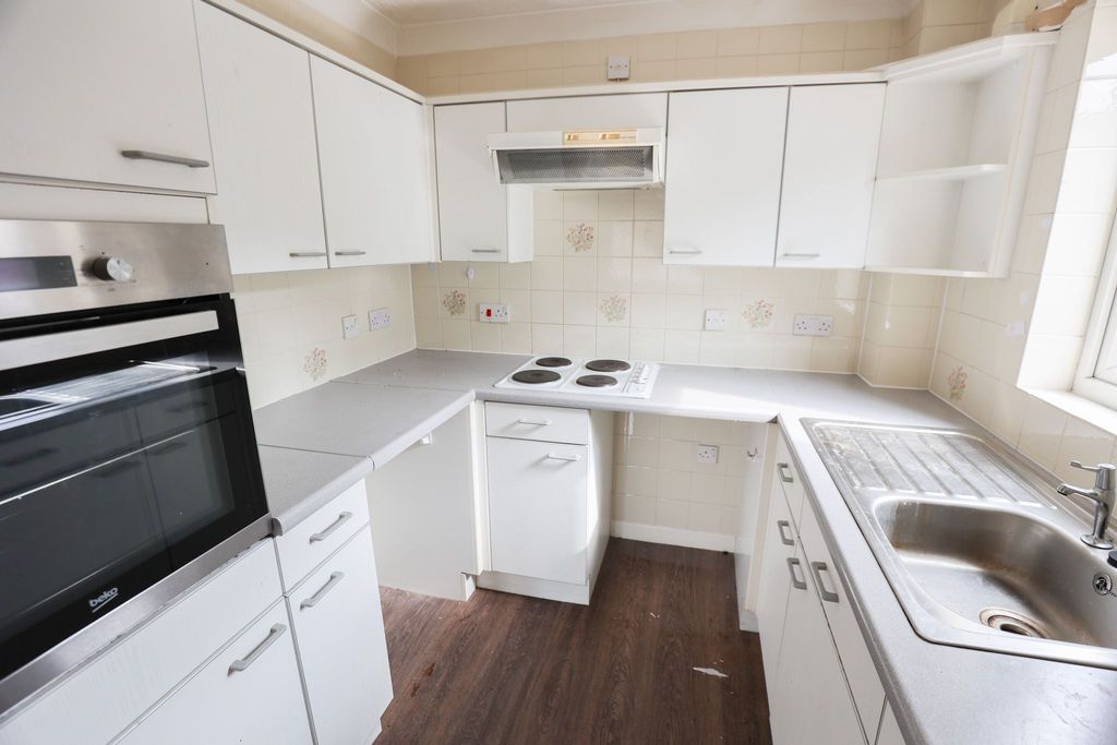 Property photo 3 of 11