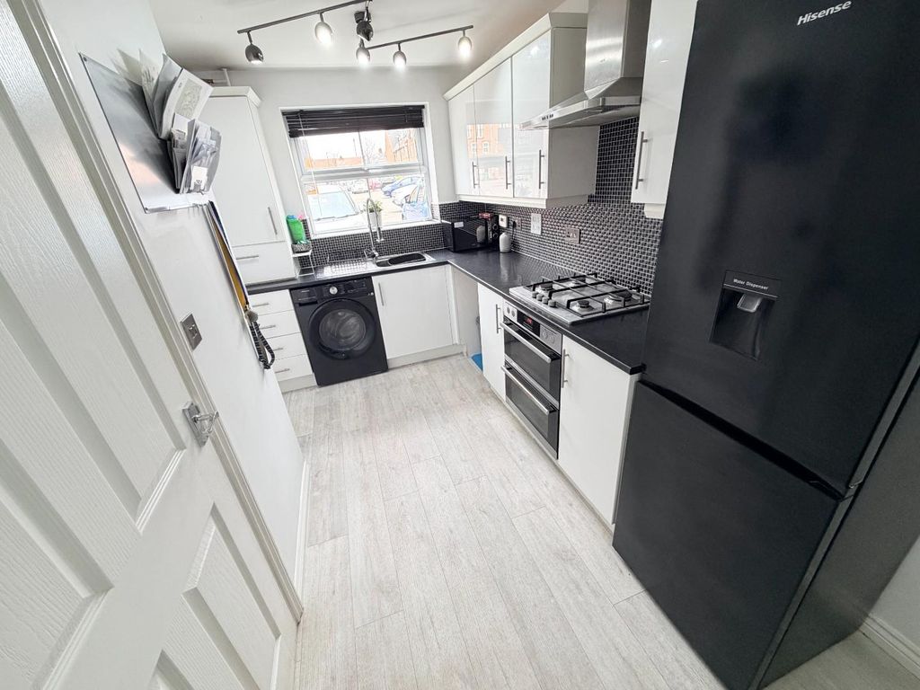 Property photo 3 of 12 Kitchen