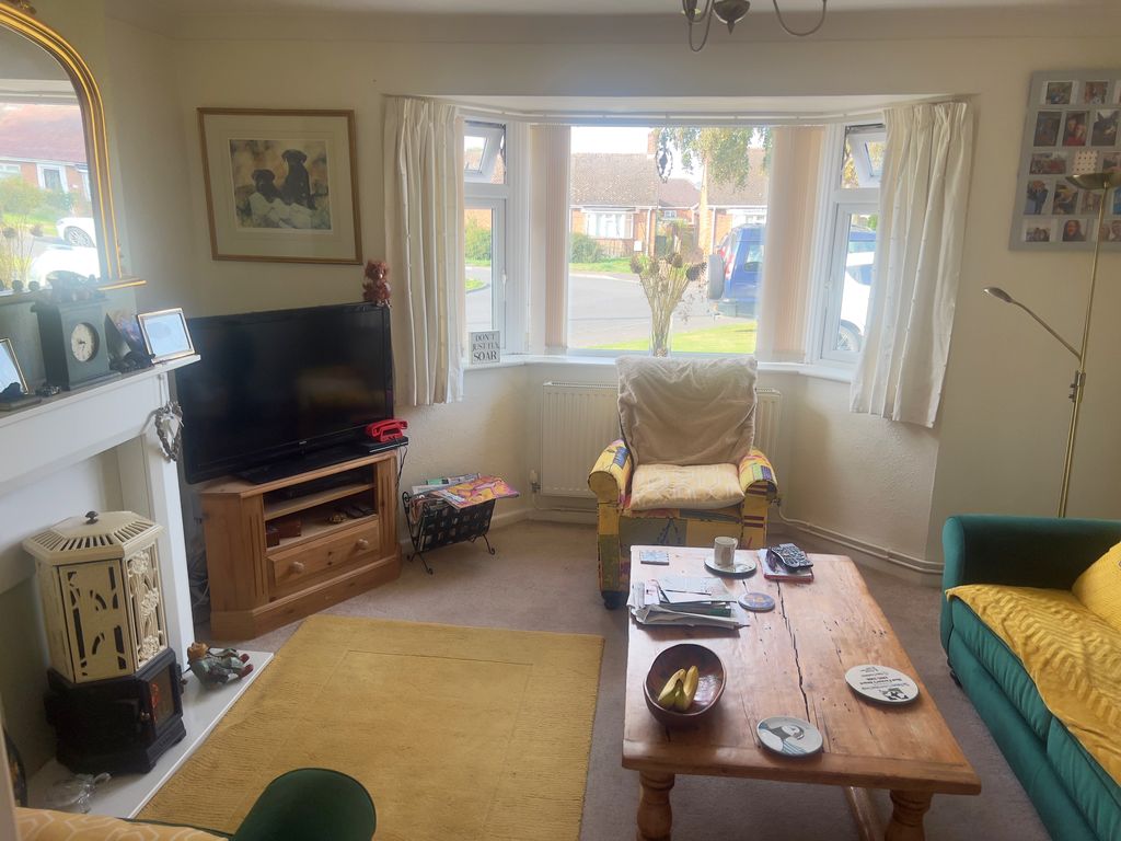 Property photo 1 of 9 Living Room