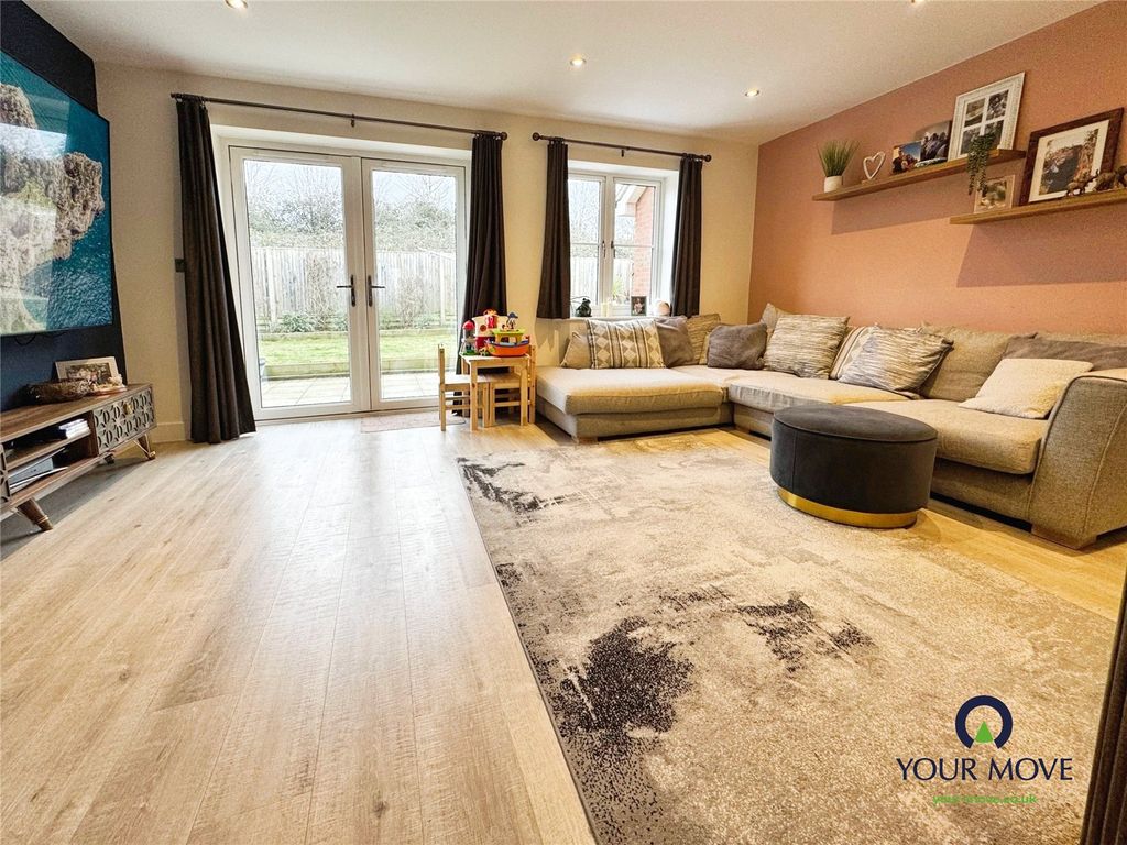 Property photo 3 of 11 Living Room