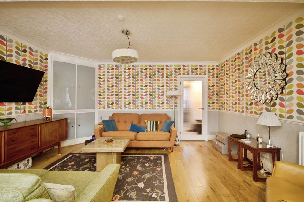 Property photo 3 of 19 Pbox-Img.Jpg