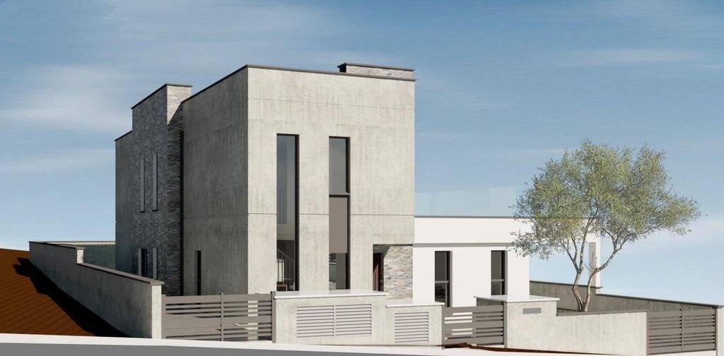 Property photo 1 of 4