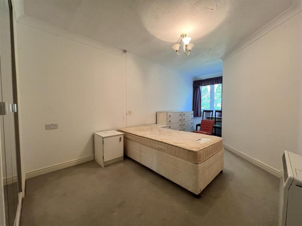 Property photo 1 of 9 Bedroom.Jpeg