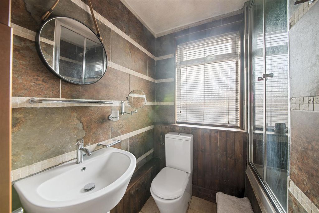 Property photo 3 of 12 9