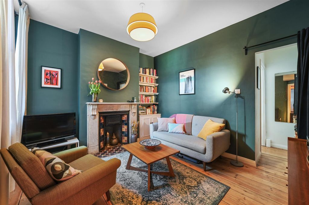 Property photo 3 of 14 Living Room